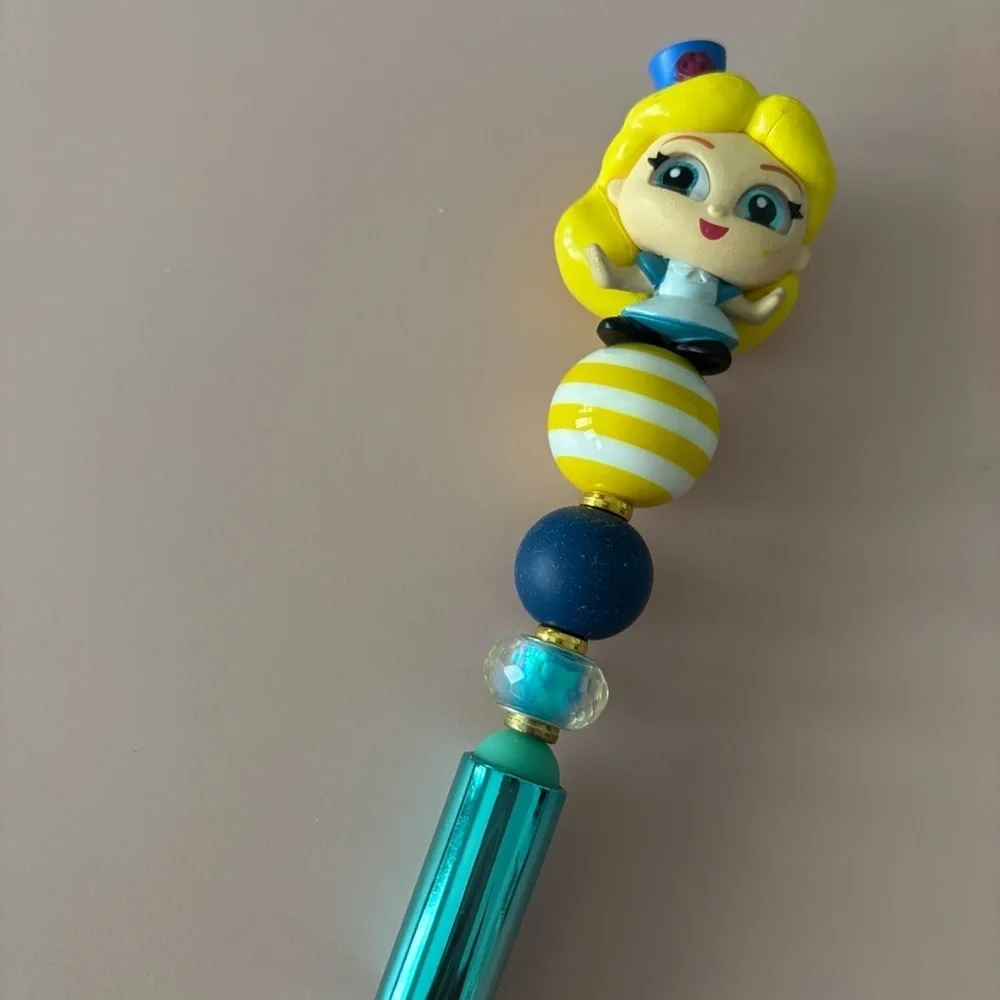 Disney Doorables: Alice in Wonderland: Alice with hat handmade beaded pen